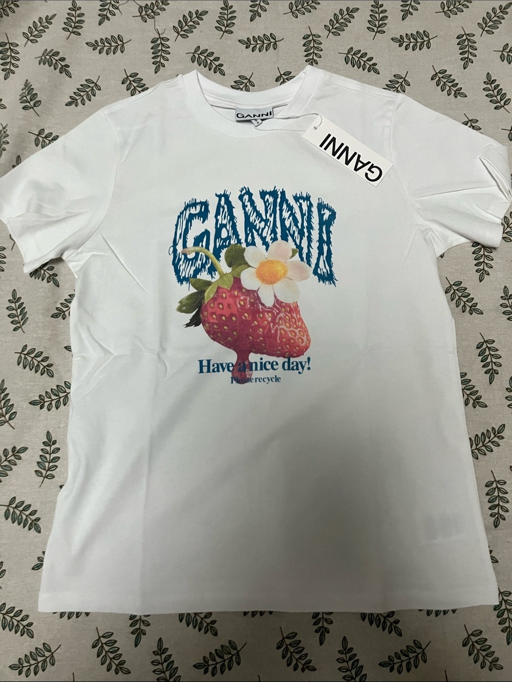 White Crew Neck short Sleeve T-shirt strawberry Daisy Flower Graphic casual Tee